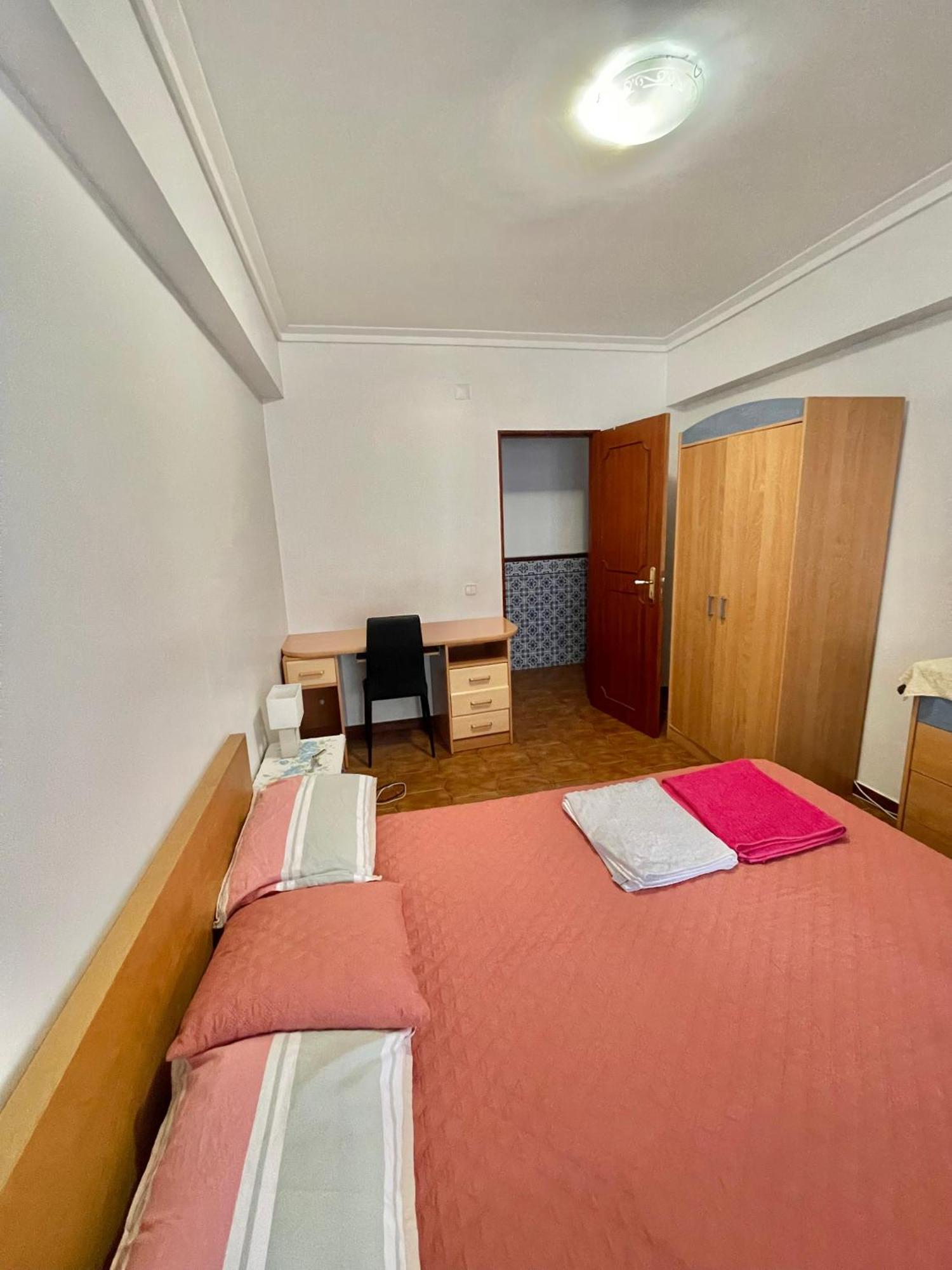 Homestay De Casal Acolhedor Laranjeiro (Lisbon)